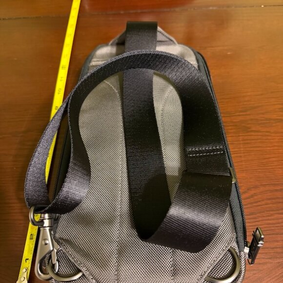 Tumi sling bag - Picture 4 of 5